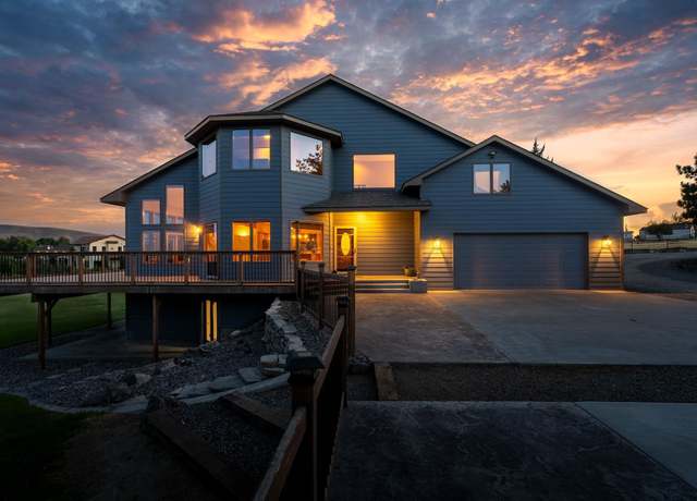 Property at 3107 Mount Adams View Dr, West Richland, WA 99353, 5 beds, 1.5 baths