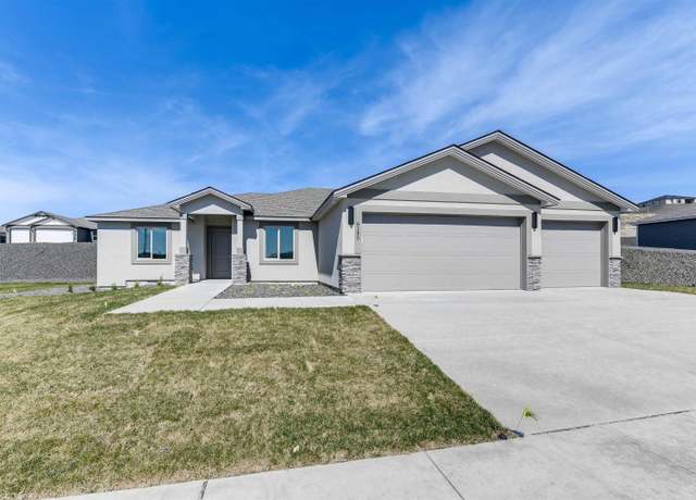 Property at 6150 W 30th Pl, Kennewick, WA 99338, 4 beds, 2 baths