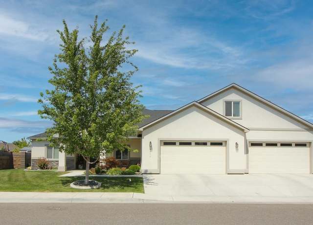 Property at 8598 W 11th Ave, Kennewick, WA 99338, 4 beds, 0.5 baths