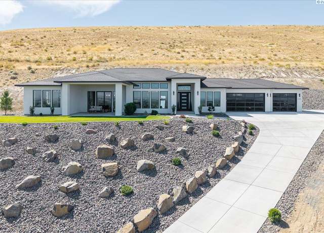 Property at 5265 S Quincy Pl, Kennewick, WA 99337, 4 beds, 0.5 baths
