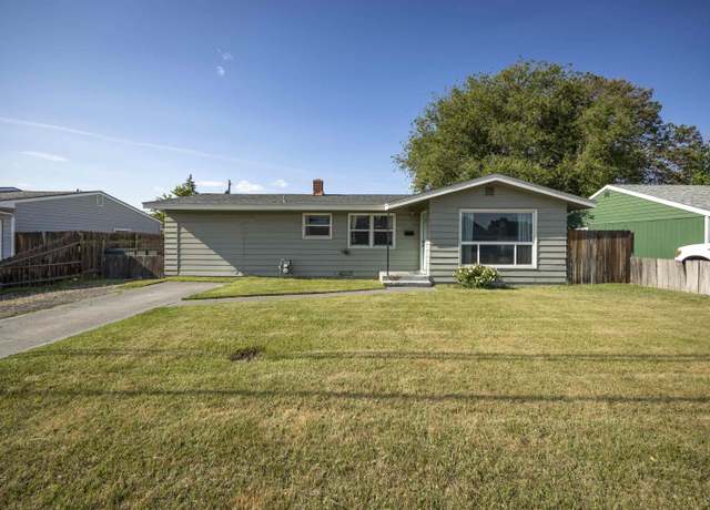 Property at 516 W 10th Ave, Kennewick, WA 99336, 3 beds, 1 bath