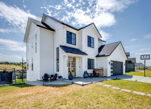 Property at 1325 SW Panorama Dr, Pullman, WA 99163, 4 beds, 3.5 baths