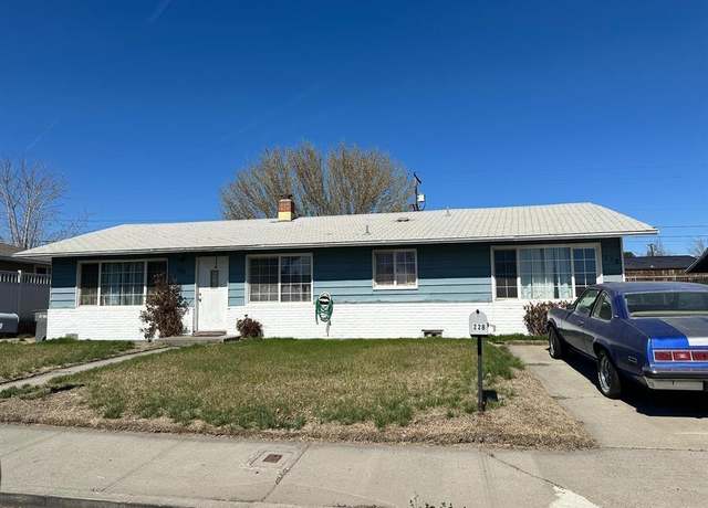 Property at 228 Nicolai Ave Unit & 230, Sunnyside, WA 98944, 4 beds