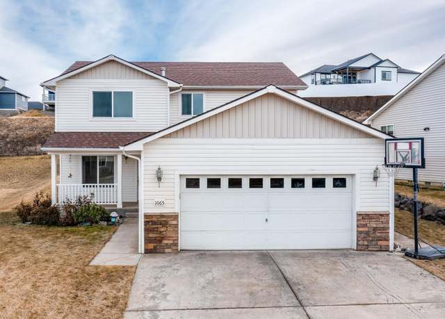 Property at 1065 SW Latour Peak St, Pullman, WA 99163, 4 beds, 2.5 baths