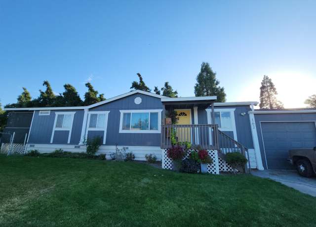 Property at 162 Cedarwood Ct, Richland, WA 99352, 3 beds, 2 baths