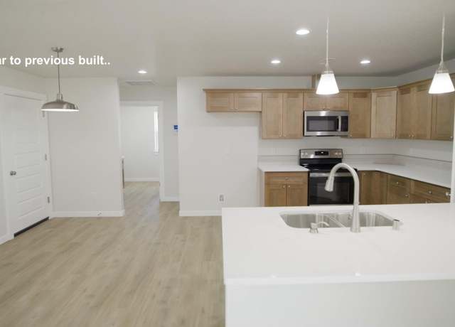 Property at 102 Luli St, Grandview, WA 98930, 4 beds, 2 baths