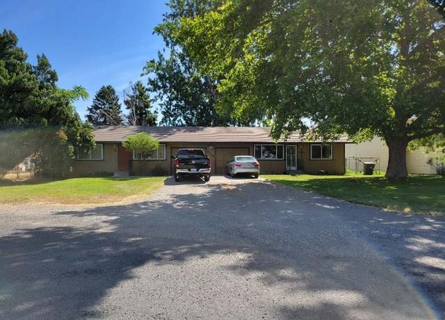 Property at 2206 W 13th Ave, Kennewick, WA 99337, 4 beds, 2 baths