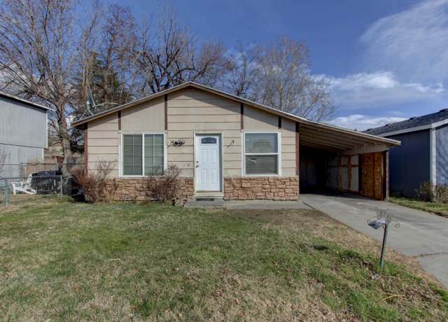Property at 807 S Fir St, Kennewick, WA 99336, 3 beds, 1 bath
