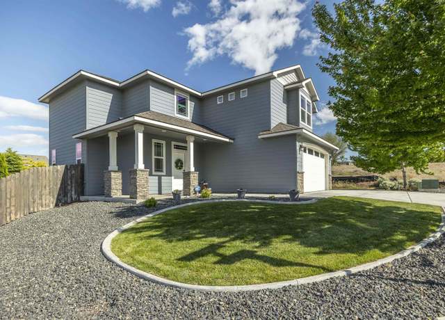 Property at 3303 S Taft St, Kennewick, WA 99338, 3 beds, 2.5 baths