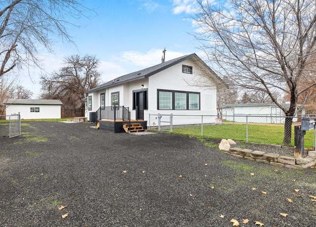 Property at 911 W Grand Ronde Ave, Kennewick, WA 99336, 3 beds, 2 baths