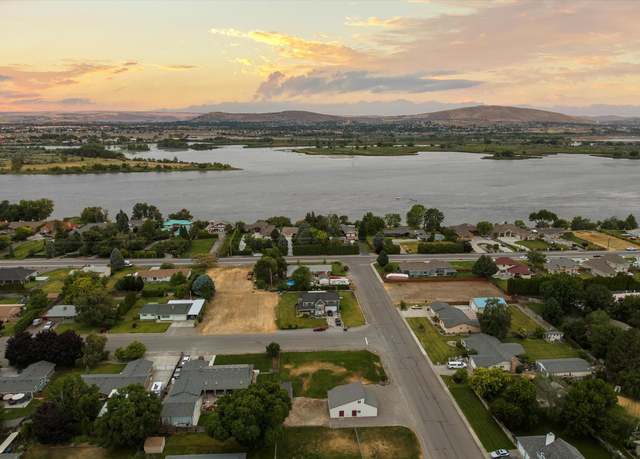 Property at 10033 Locust Ln, Pasco, WA 99301