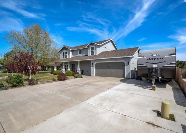 Property at 3000 S Highlands Blvd, West Richland, WA 99353, 3 beds, 2.5 baths
