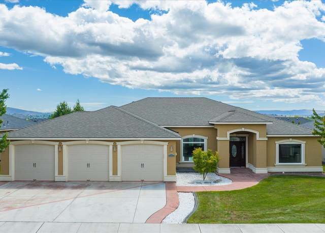 Property at 3041 Bluffs Dr, Richland, WA 99354, 3 beds, 2.5 baths