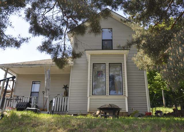 Property at 635 SE Holbrook Pl, Pullman, WA 99163, 3 beds