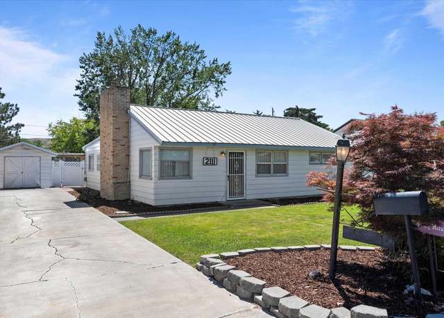Property at 2111 W 20th Ave, Kennewick, WA 99337, 3 beds, 1 bath