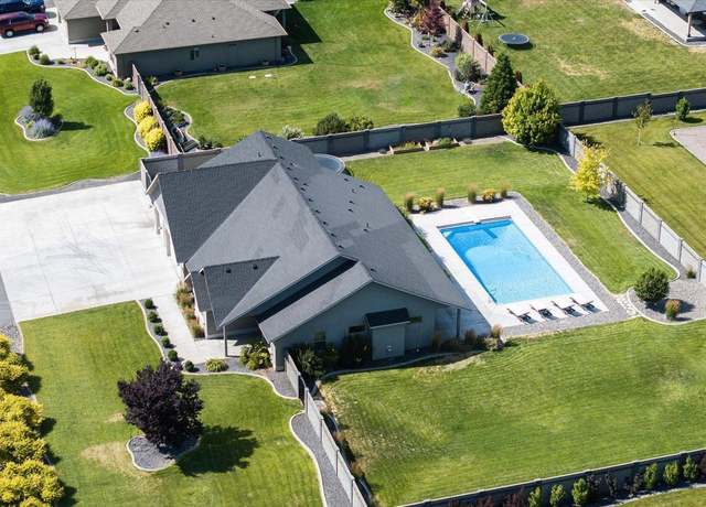 Property at 74204 E Reata Rd, Kennewick, WA 99338, 3 beds, 3 baths