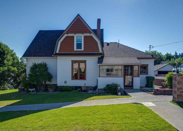 Property at 107 W Fairview St, Colfax, WA 99111, 4 beds, 2 baths