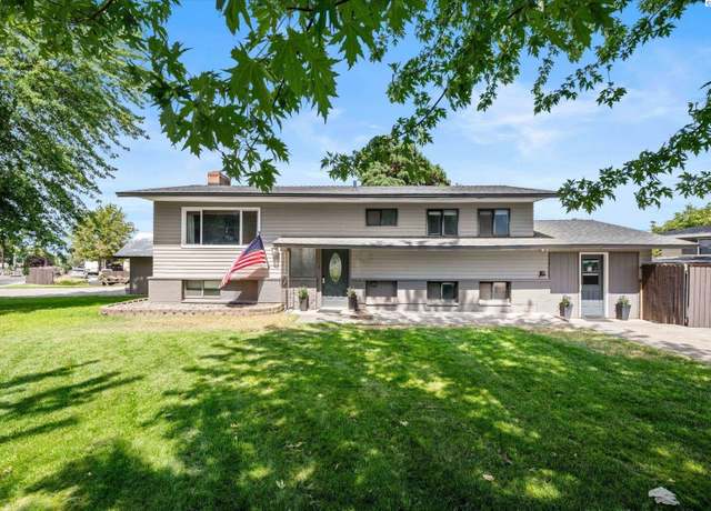 Property at 2016 W 12th Ave, Kennewick, WA 99337, 4 beds, 2 baths