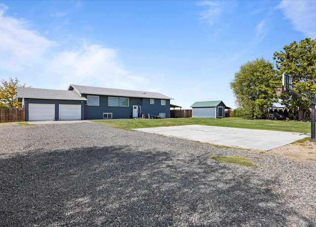 Property at 710 Maple Grove Rd, Sunnyside, WA 98944, 5 beds, 0.5 baths