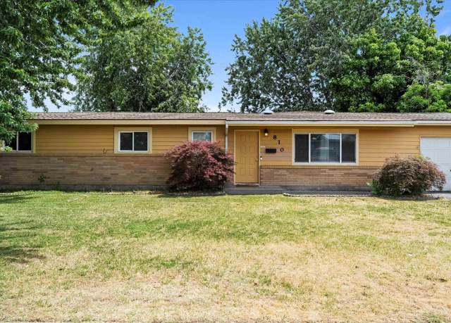 Property at 810 N Irby St, Kennewick, WA 99336, 3 beds, 2 baths