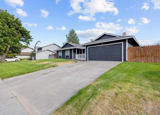 Property at 8403 W Grand Ronde Pl, Kennewick, WA 99336, 4 beds, 0.5 baths