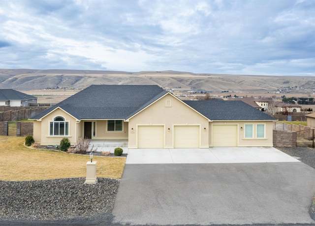 Property at 73503 E Reata Rd, Kennewick, WA 99338, 4 beds, 0.5 baths