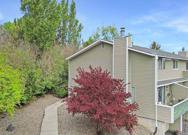 Property at 90 NW Thomas St Unit B, Pullman, WA 99163, 2 beds, 1.5 baths
