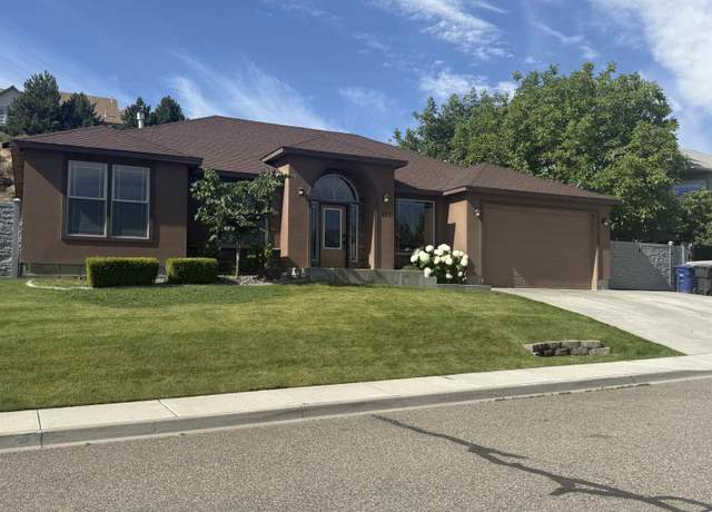 Property at 483 Aimee Dr, Richland, WA 99352, 4 beds, 3 baths