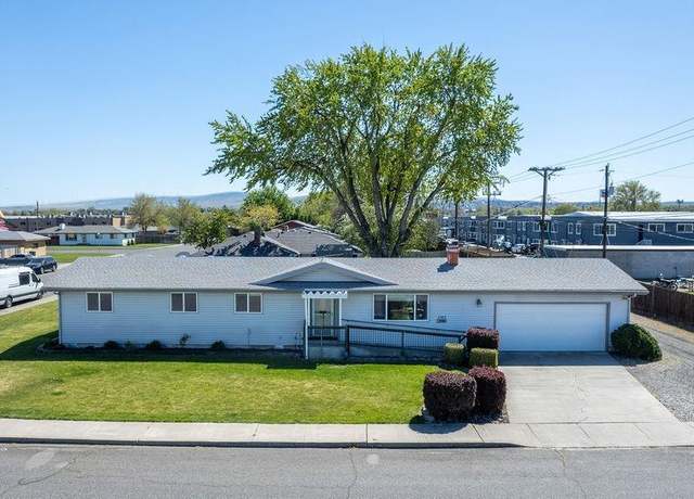 Property at 2505 W Clearwater Ave, Kennewick, WA 99336, 3 beds, 2 baths