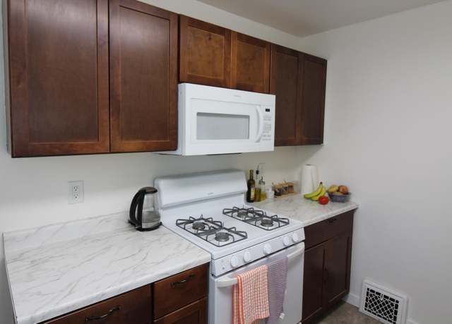 Property at 1307 Rochefontaine Ct, Richland, WA 99354, 3 beds, 1 bath