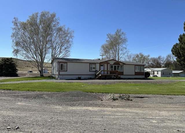 Property at 203 Margin Rd, St. John, WA 99171, 3 beds, 2 baths