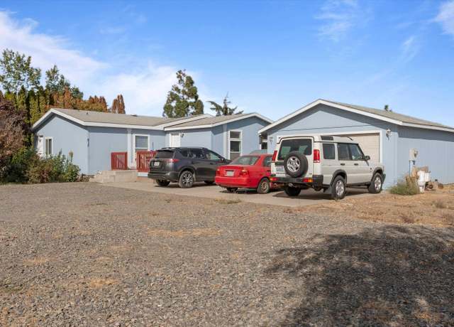 Property at 617 Jackson St, Mabton, WA 98935, 3 beds, 2 baths