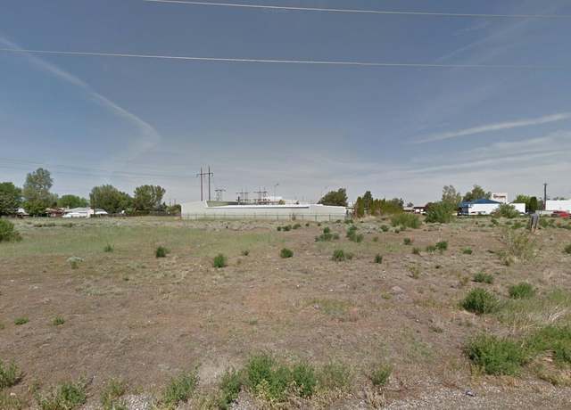 Property at 18 W 12th Pl, Kennewick, WA 99337