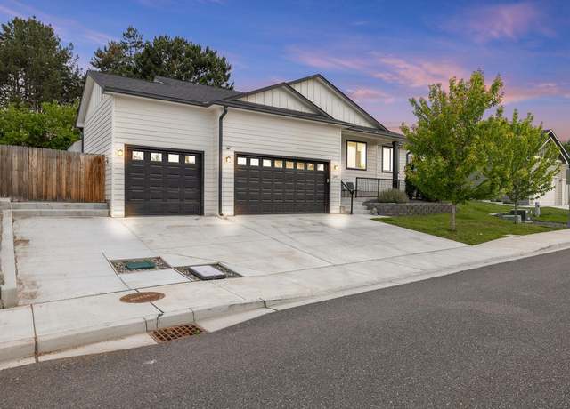 Property at 1907 W 39th Ave, Kennewick, WA 99337, 3 beds, 2 baths
