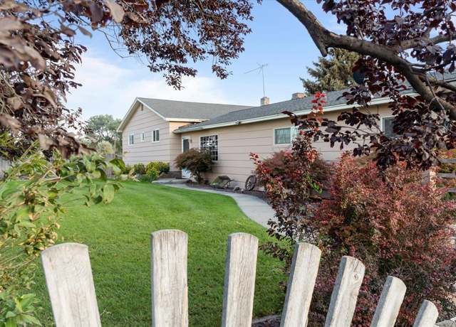 Property at 691 Willowcrest Rd, Sunnyside, WA 98944, 5 beds, 2 baths
