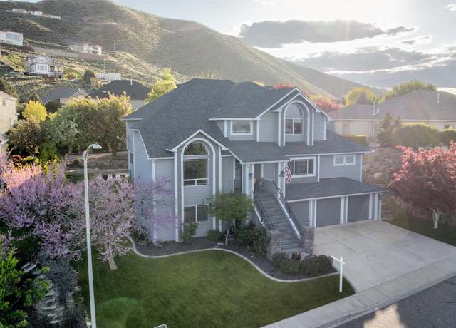 Property at 481 Clermont Dr, Richland, WA 99352, 7 beds, 4.5 baths