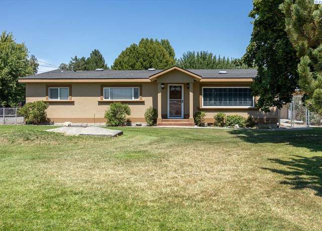 Property at 1203 E 27th Ave, Kennewick, WA 99337, 3 beds, 1 bath
