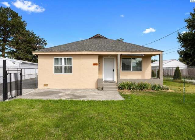 Property at 212 S 39th Ave, West Richland, WA 99353, 2 beds, 1 bath