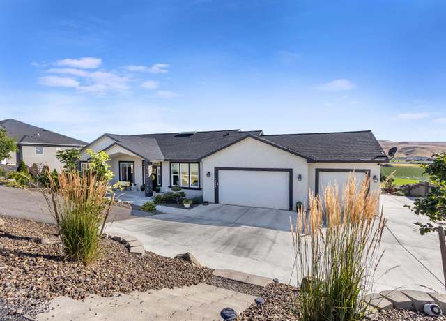 Property at 74303 E Grand Bluff Lp, Kennewick, WA 99338, 4 beds, 3 baths