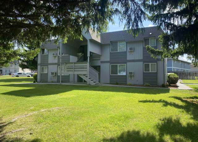 Property at 1400 W 14th Ave, Kennewick, WA 99337, 8 beds, 4 baths