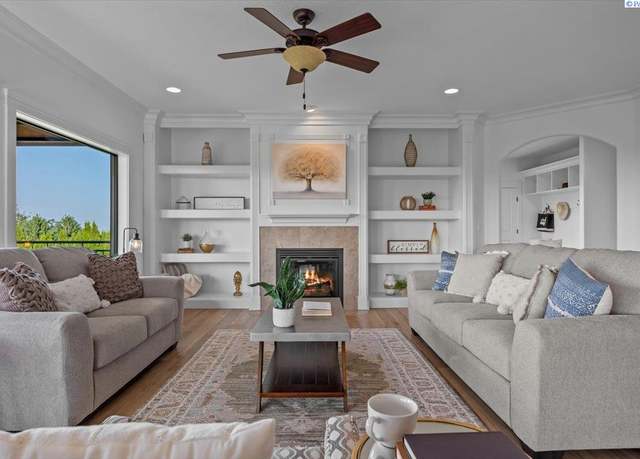 Property at 2338 W 50th Ave, Kennewick, WA 99337, 5 beds, 0.5 baths