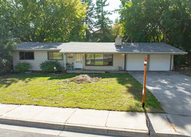 Property at 625 SW Dawnview Ct, Pullman, WA 99163, 5 beds, 3 baths