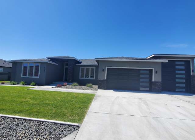 Property at 7330 W 22nd Pl, Kennewick, WA 99338, 4 beds, 4 baths