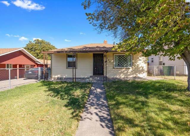 Property at 2207 W 6th Ave, Kennewick, WA 99336, 2 beds, 1 bath