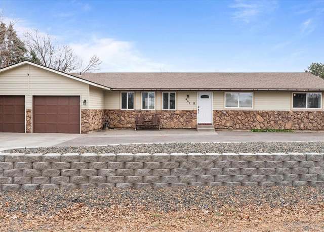 Property at 807 S Belfair St, Kennewick, WA 99336, 3 beds, 2 baths