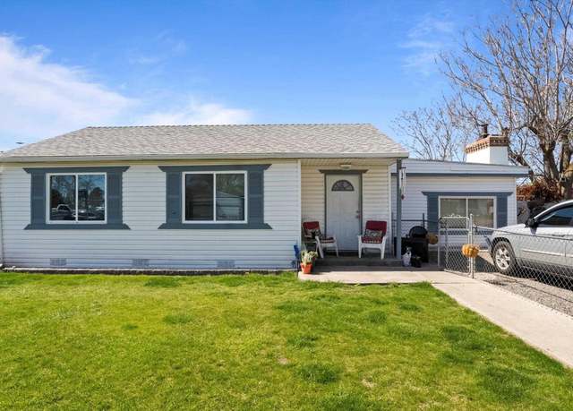 Property at 818 S Juniper St, Kennewick, WA 99336, 3 beds, 2 baths