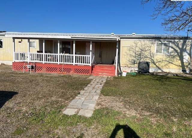 Property at 163201 W Apricot Rd, Prosser, WA 99350, 4 beds, 1 bath