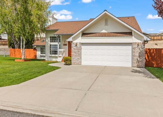 Property at 5205 N Canyon Rd, Yakima, WA 98901, 3 beds, 2.5 baths