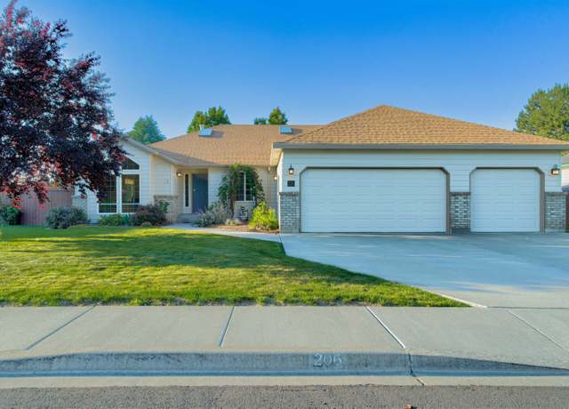 Property at 206 Odessa St, Richland, WA 99352, 4 beds, 2 baths