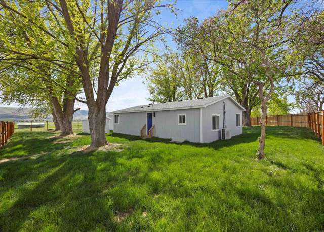 Property at 147401 W Hoisington Rd, Prosser, WA 99350, 3 beds, 1 bath